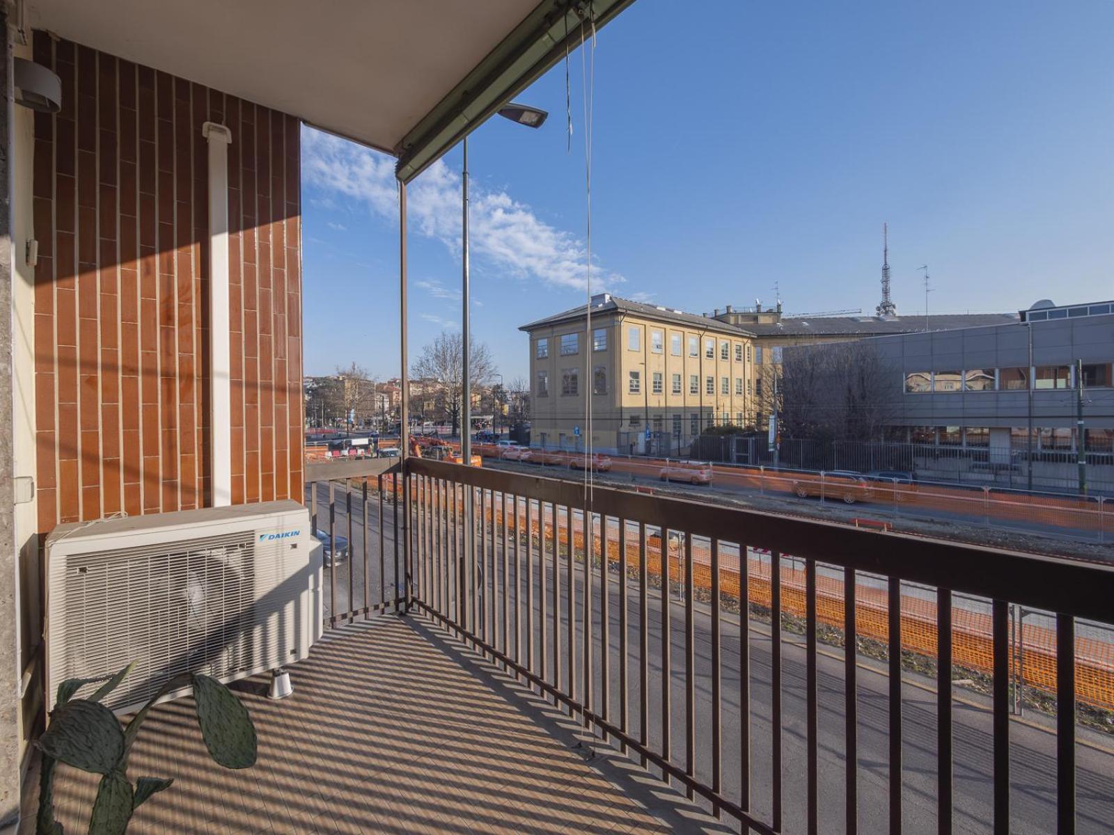 Modern 3 Bedroom With Balcony Steps From San Siro By Rentopolis Appartamento *