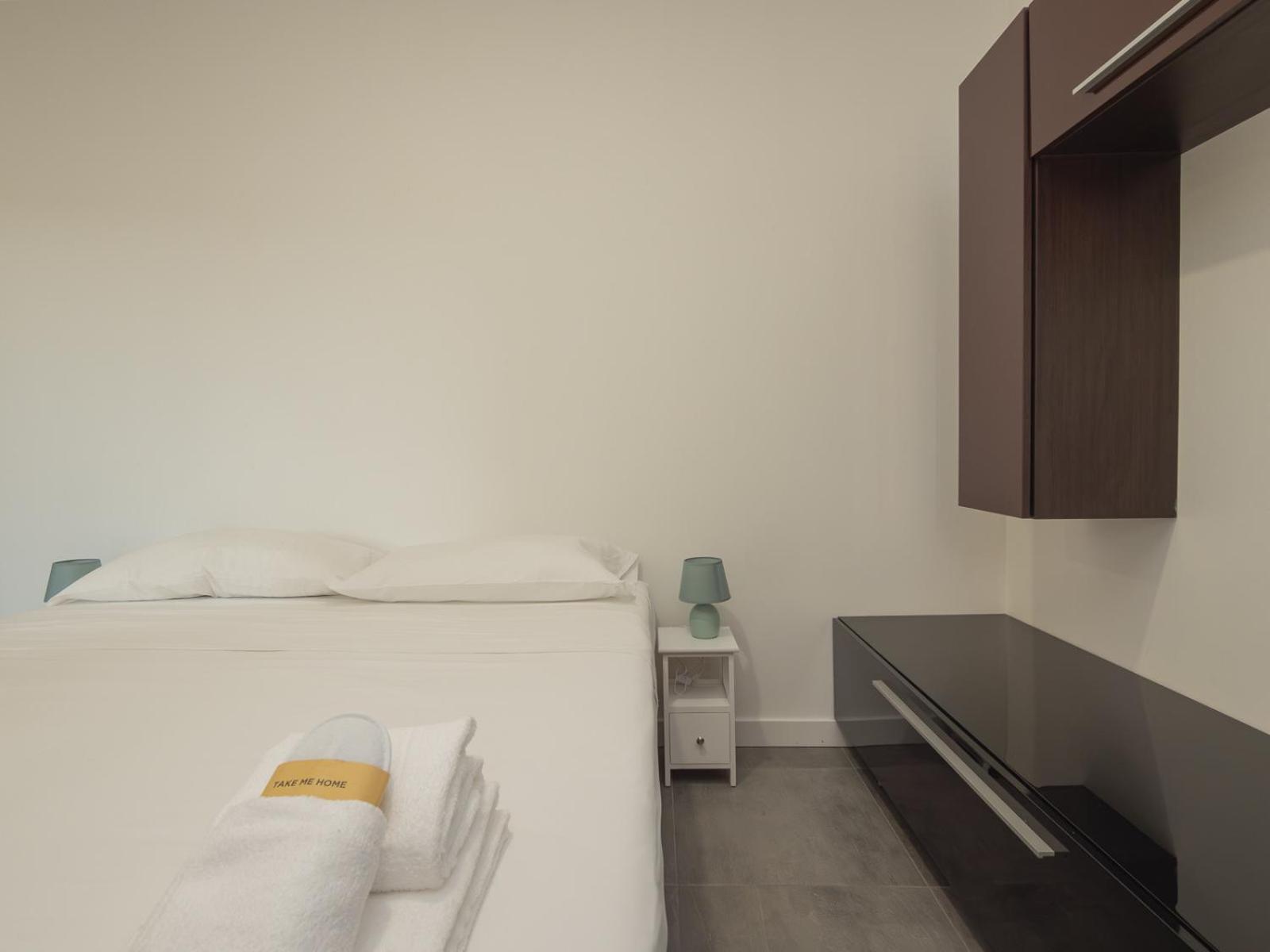 Modern 3 Bedroom With Balcony Steps From San Siro By Rentopolis Appartamento Milano
